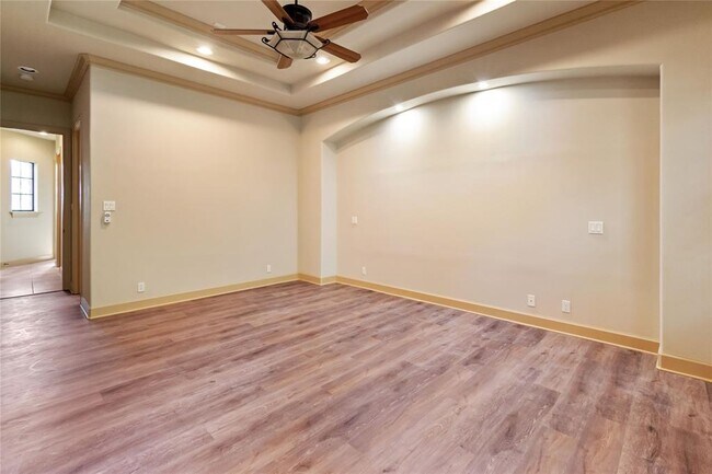 Building Photo - 1702 Lakeway Blvd