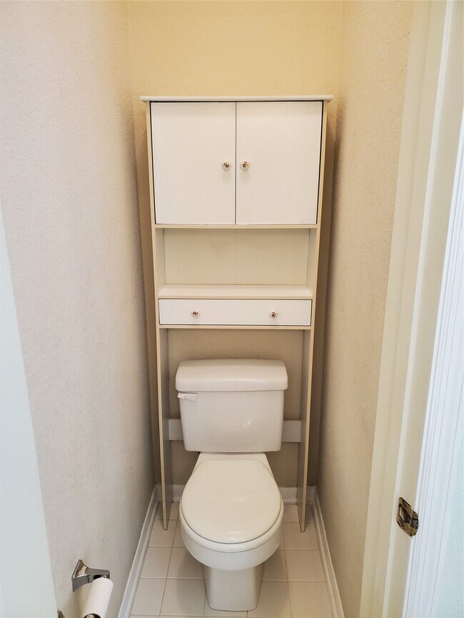 Building Photo - 2715 Falling Forest Ct