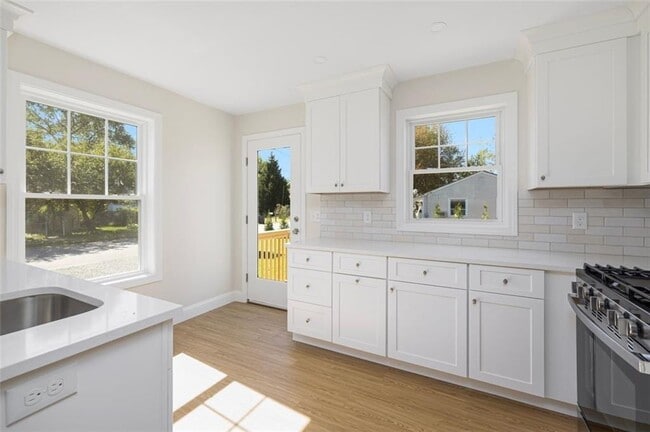 Building Photo - 237-237 Pequot Ave