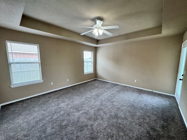 Building Photo - Brand new updates , spacious and a true 4 bedroom home in a gated community in Newcastle! Call us...