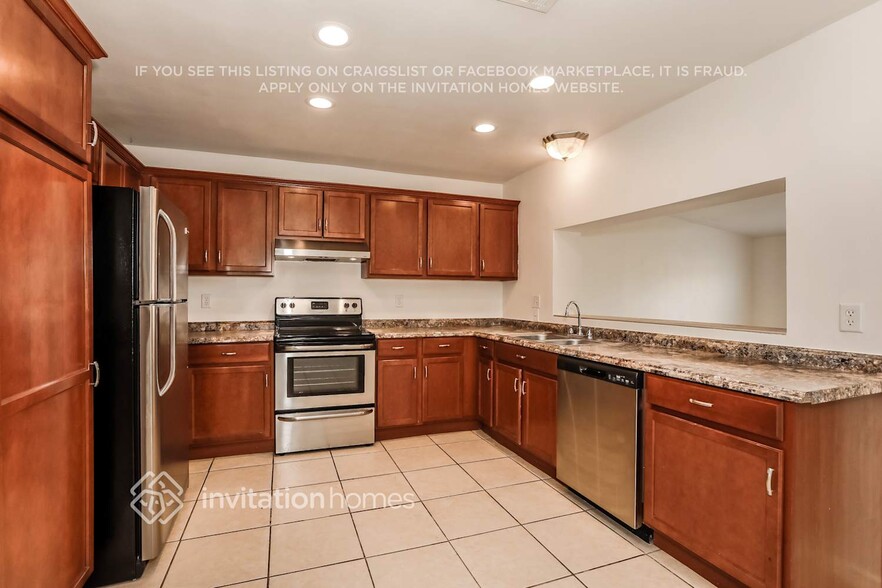 Building Photo - 907 N Wedgewood Dr