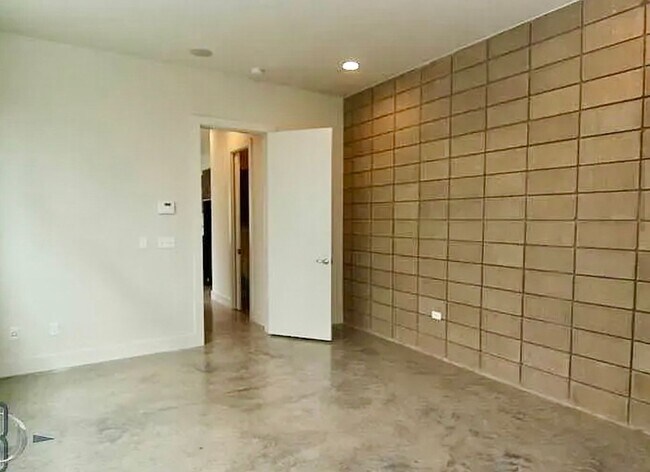 Building Photo - Beautiful home located just off of Cherry ...