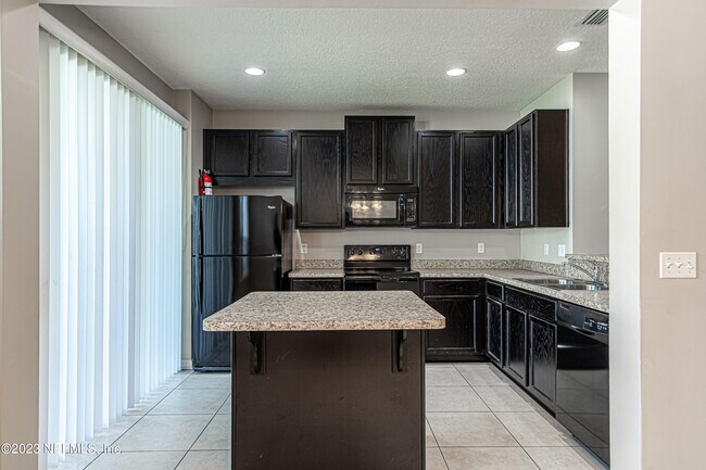 Building Photo - 3861 Aubrey Ln