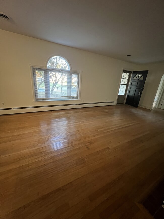 Building Photo - 110 Potomac Ave