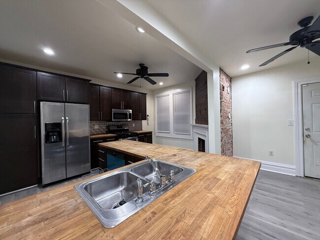 Building Photo - Updated 3BR 1 bath house now showing!