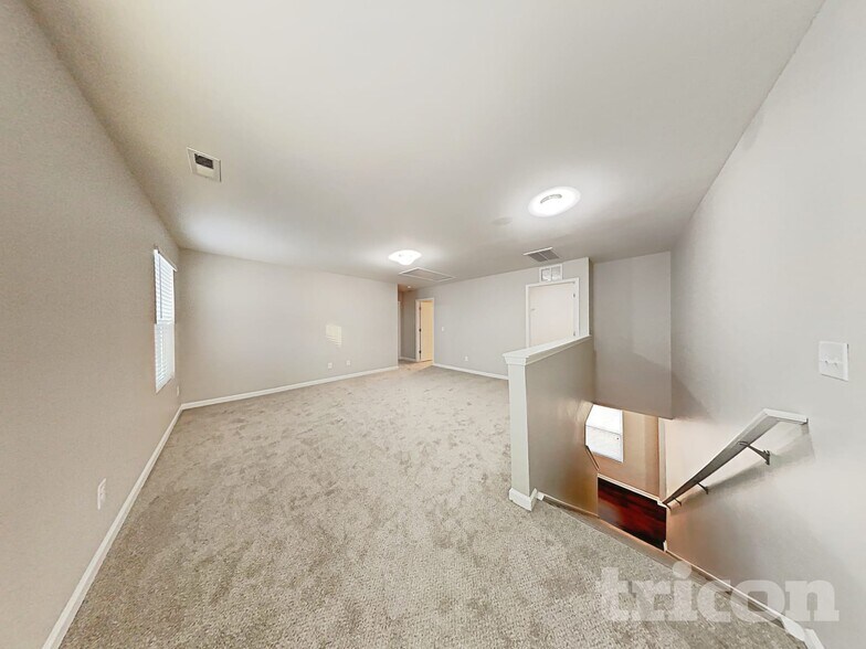 Building Photo - 817 Alta Wy