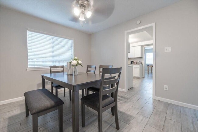 Building Photo - 9907 Towne Tower Ln