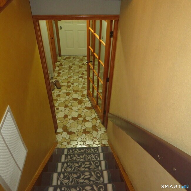 Building Photo - 410 Farmington Ave