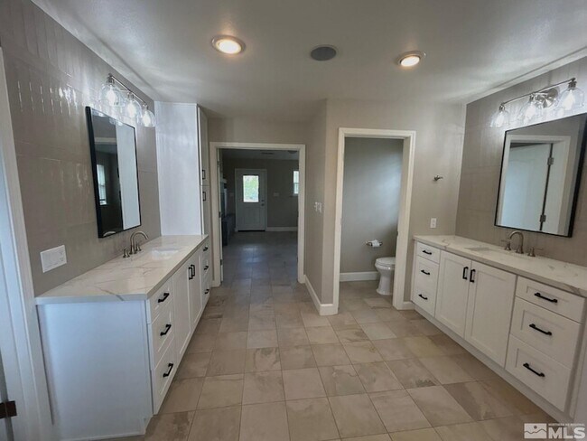Building Photo - 3149 Gladiola Ct