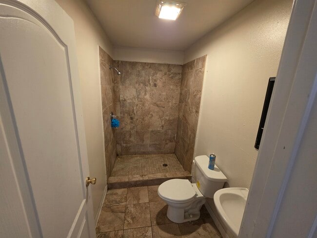 Building Photo - 301 Soria Dr