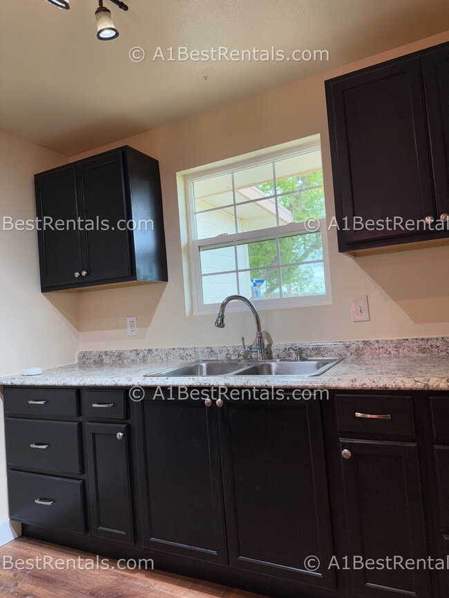 Building Photo - 3205 Sierra St