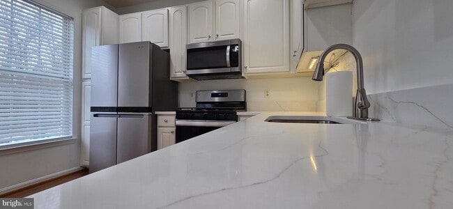 Building Photo - 20544 Blue Heron Terrace