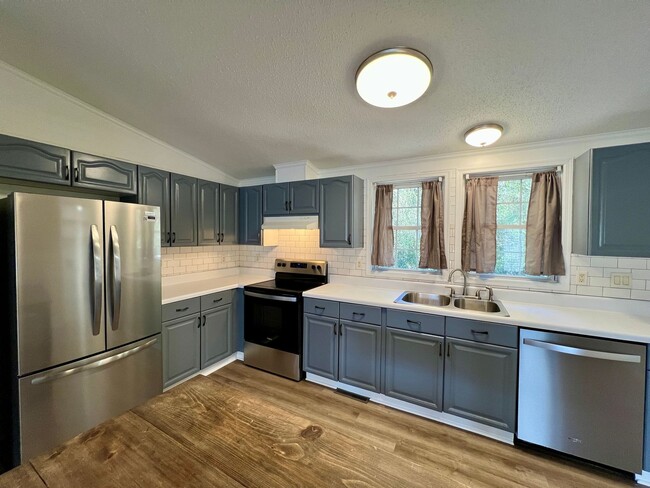 Building Photo - 3-Bed, 2-Bath home in N. Asheville!