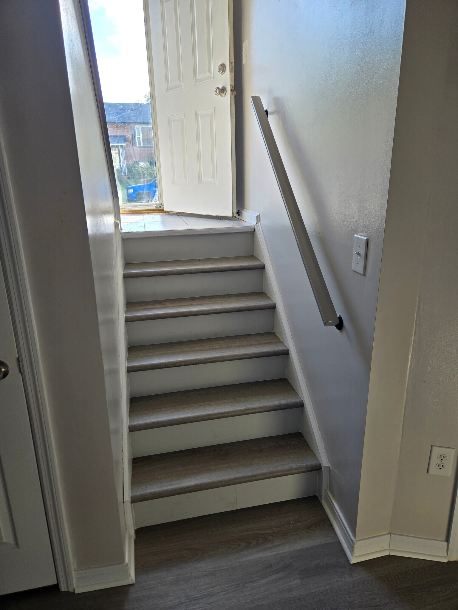 Building Photo - 554 Logan St