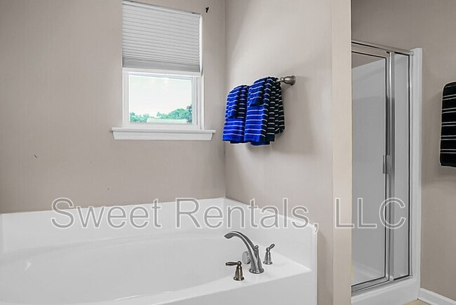 Building Photo - 1519 Thoroughbred Blvd