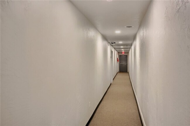 Building Photo - 526 Fallowfield Ave