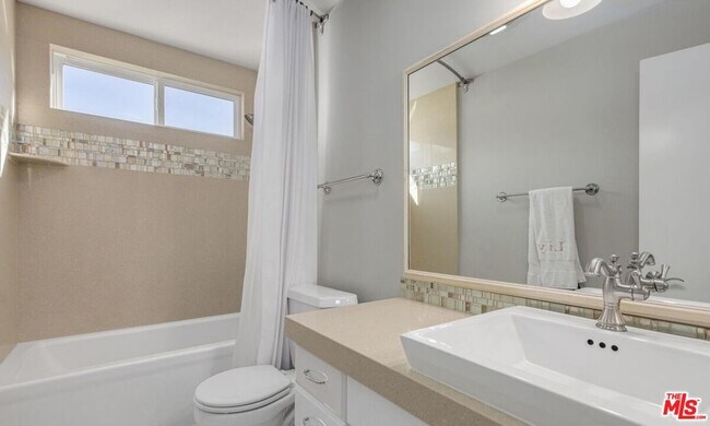 Building Photo - 17219 Palisades Cir
