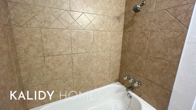Building Photo - 2825 SW 76th St