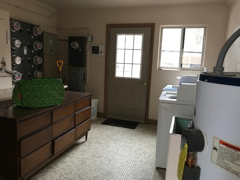 Building Photo - 4150 Ridge Rd