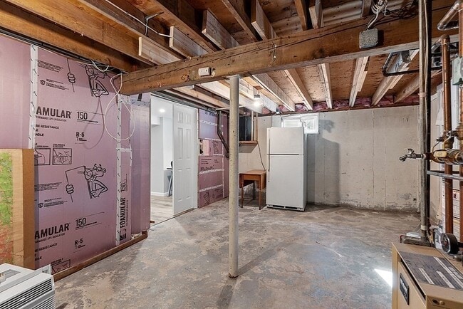 Building Photo - 22 Brentwood Rd