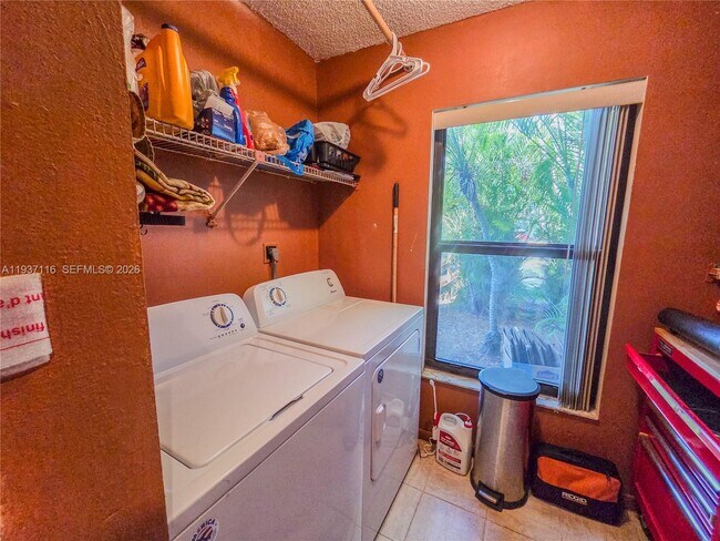 Building Photo - 8044 NW 41 Ct