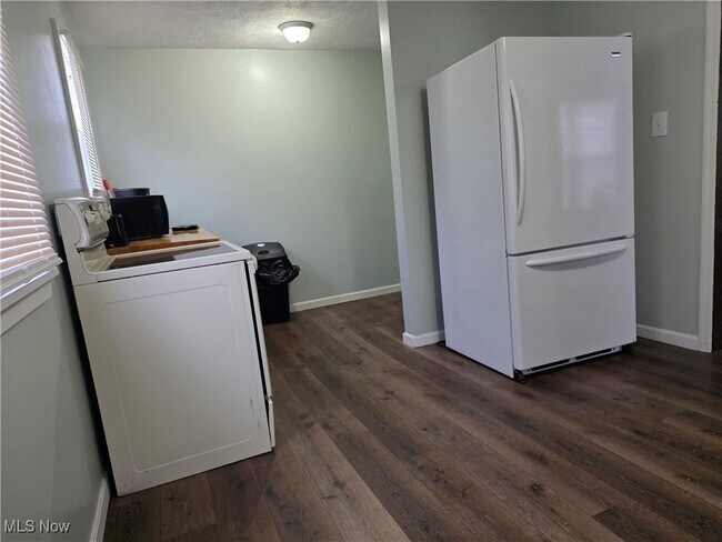 Building Photo - 823 Beatty Ave