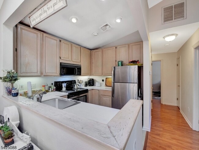 Building Photo - 9 Teal Ln