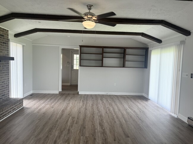 Building Photo - 1303 SC-90
