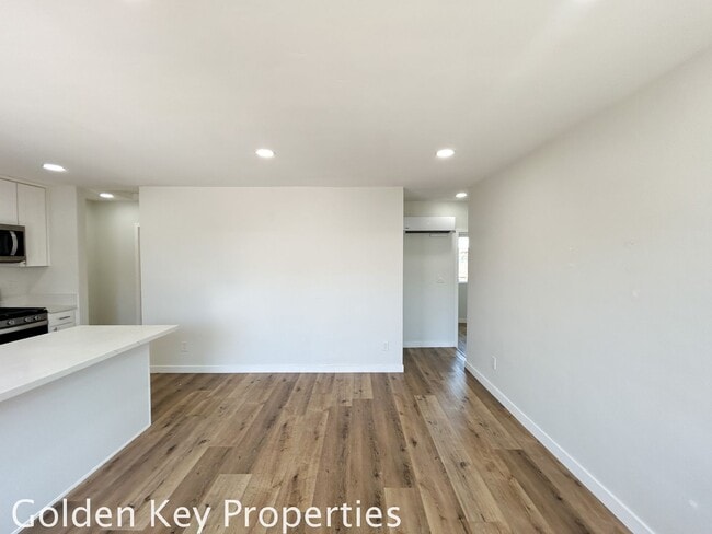 Building Photo - Welcome to your beautifully renovated single level attached home in the heart of Oceanside!