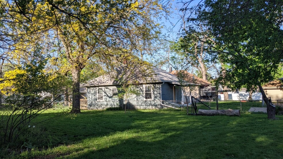 Building Photo - 7765 Maywood St