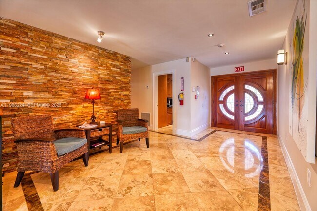 Building Photo - 5826 SW 17th St