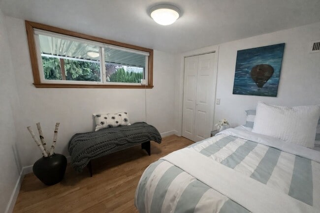 Building Photo - 5Bd/2.25Ba Bellevue House