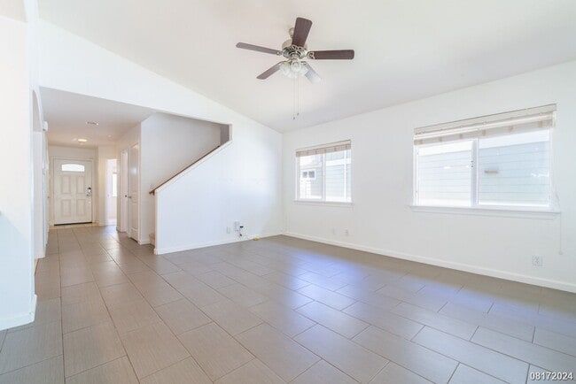 Building Photo - LARGE and SPACIOUS 3bd/3ba/2pkg (SEA COUNTRY) $3900