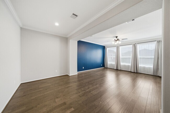 Building Photo - 10009 Granary Dr