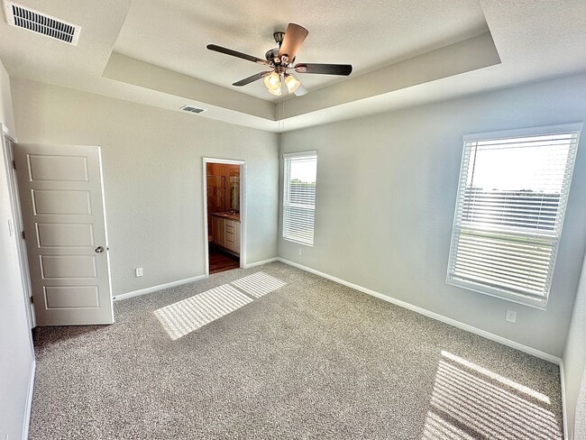 Building Photo - Luxury 2-Story, 4-Bed/ 2.5-Bath Duplex in ...