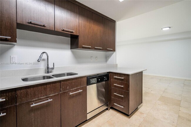 Building Photo - 300 Majorca Ave