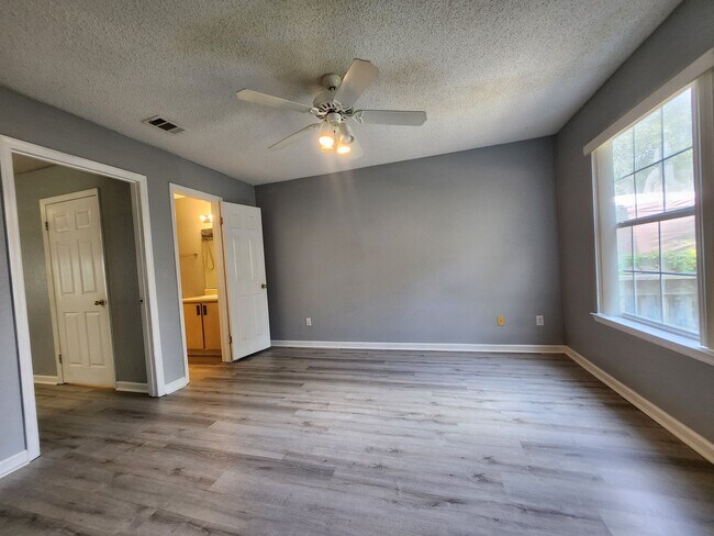 Building Photo - 3468 Daylily Ln