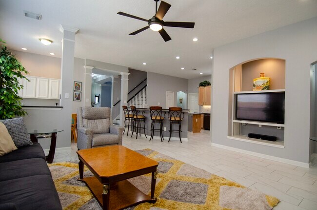 Building Photo - 1211 Campton Ct