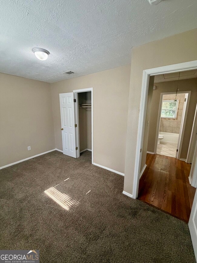 Building Photo - 814 Crestwood Terrace