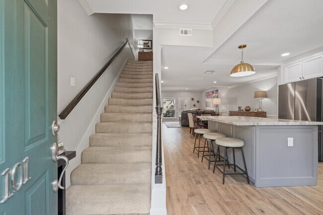 Building Photo - 2236 S Piney Point Rd