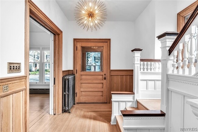 Building Photo - 887 W Ferry St