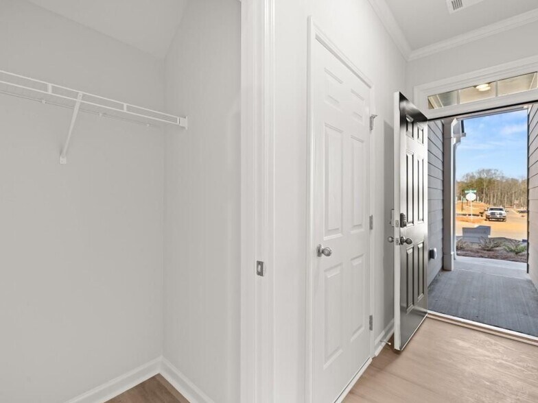 Building Photo - 84 Hughes Pl Dr