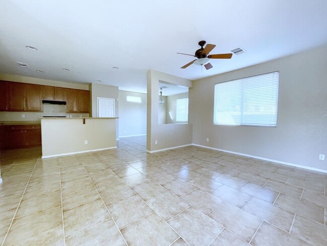 Building Photo - Spacious Living, Granite Counters, Great Location!