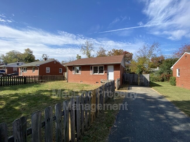 Building Photo - 211 Duke St