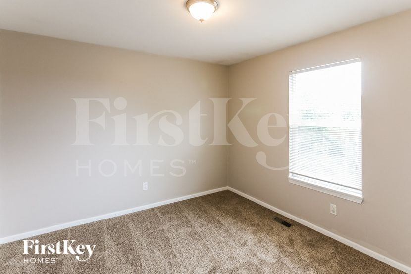 Building Photo - 546 White Fence Dr