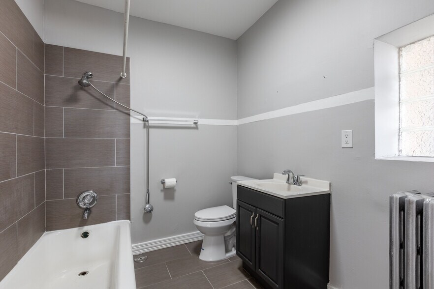 Building Photo - 3823 N Drake Ave