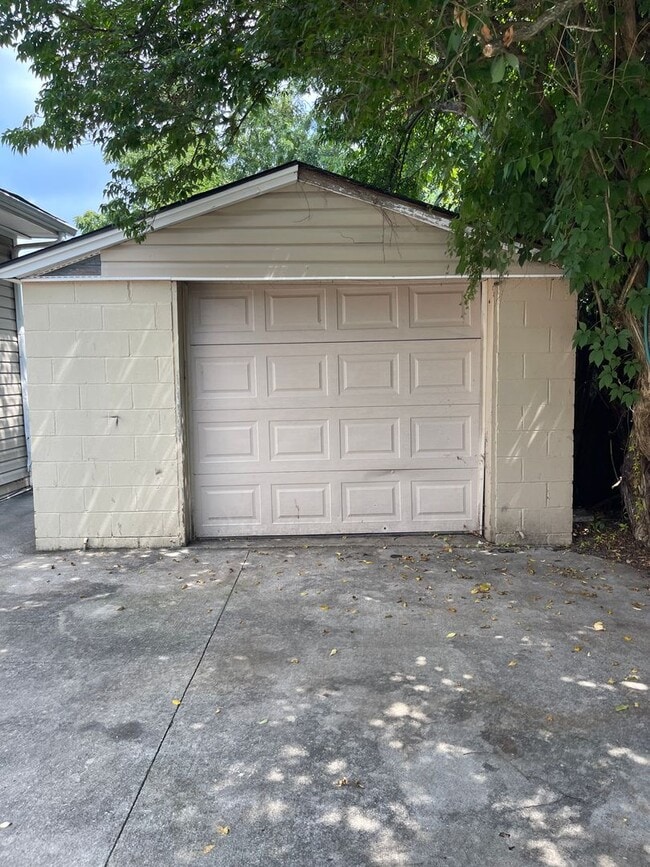 Building Photo - Beautiful Home In Kenwick with Potential 4th Bedroom!