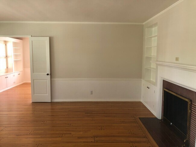 Building Photo - COMING SOON! Beautiful Home near Warner Brothers Studio! AVAILABLE 6/10/2026