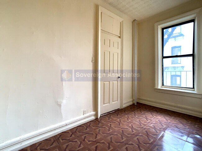 Building Photo - 121 Post Avenue