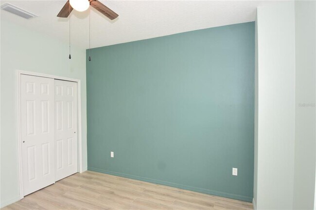 Building Photo - 2 Rae Pl